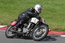 www.etmoteur.fr_media_photos_motos_photo_croix_caiman_2004_img_0460_petit.jpg