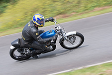 www.etmoteur.fr_media_photos_motos_photo_lezennes_2013_09_01_petit.jpg